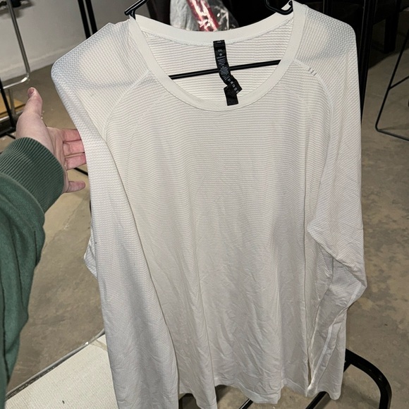 Men’s Ling Sleeve Lululemon Top - Picture 1 of 2
